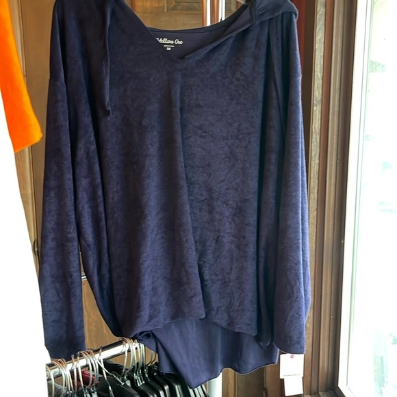 Rebellious One Polyester, hooded top - Picture 2 of 6